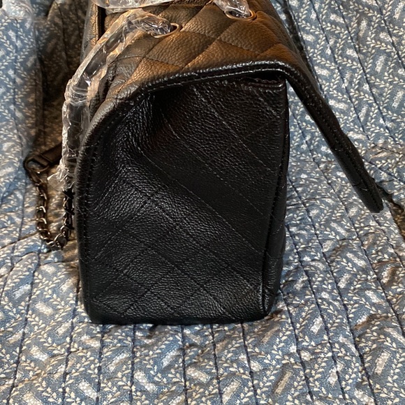 NICE BLACK OVERSIZED PURSE. - Picture 5 of 7